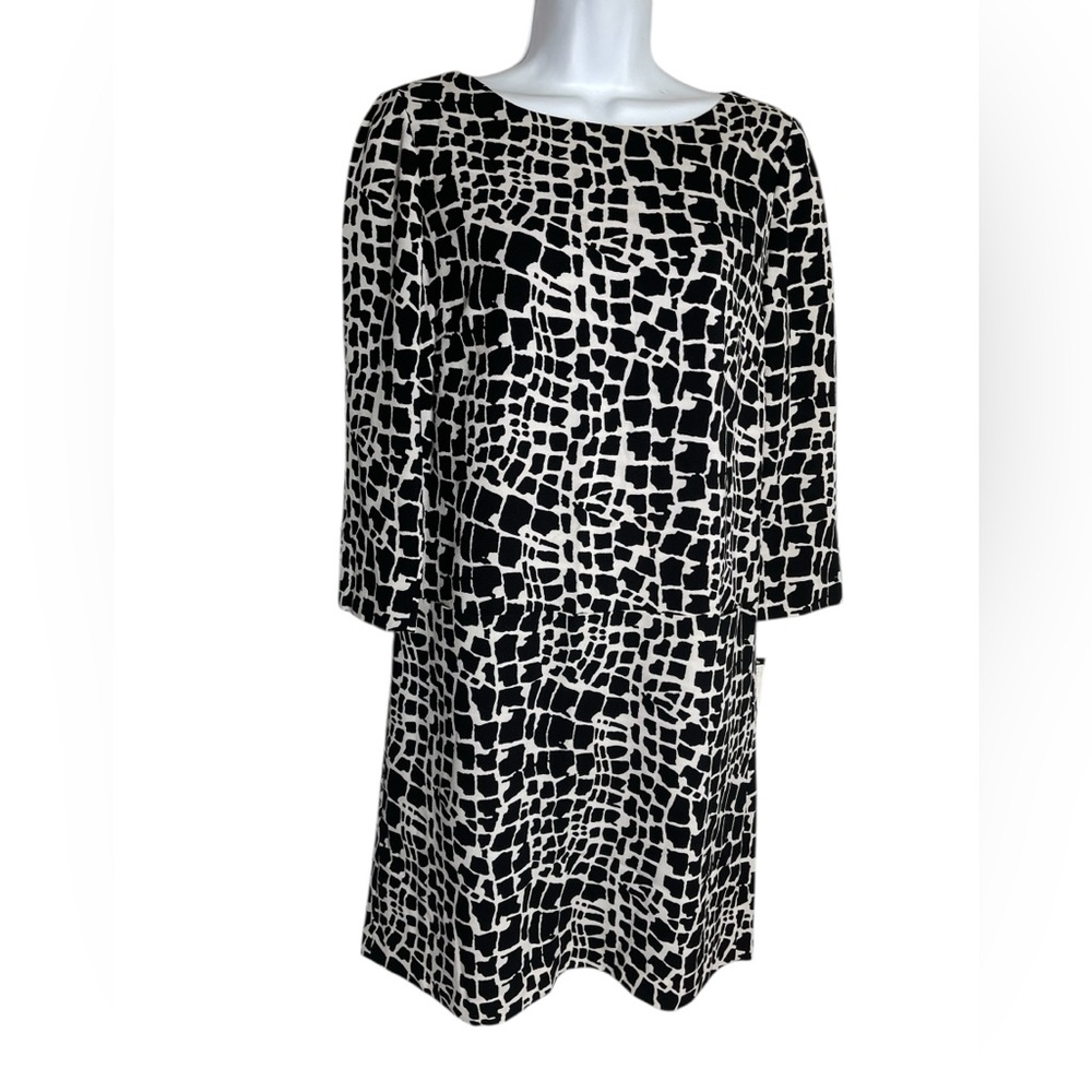 NWT Tahari. size 2 black & white dress with purple inner lining 🖤💜🖤